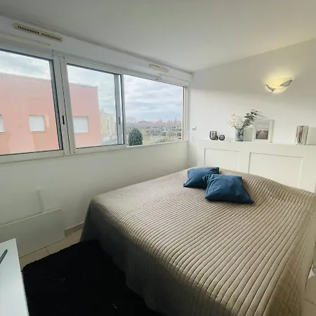 Bel Climatisé Avec Piscine Et Balcon, Proche Et Commerces - Cap D'agde - Fr-1-723-67 *